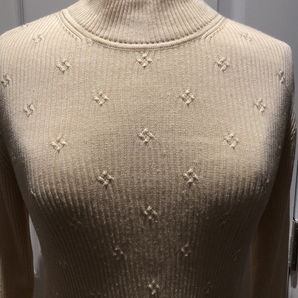 30. Vintage Melanie Lynn Turtleneck - Picture 4 of 9